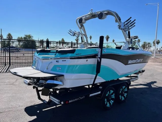 Slide: The Image of MasterCraft XT22 2018 - 6