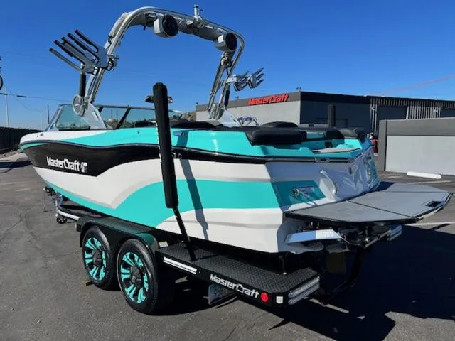 Slide: The Image of MasterCraft XT22 2018 - 8