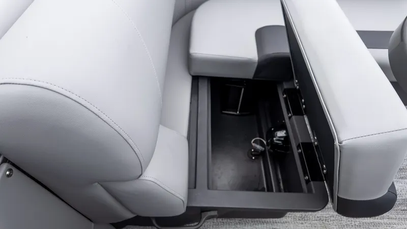 Slide: The Image of Bennington 2026 boat seat with storage, model 16 S CRUISE JUMP SEAT. - 9