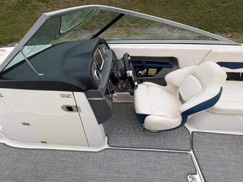 Slide: The Image of Chaparral 246 Surf 2017 - 50