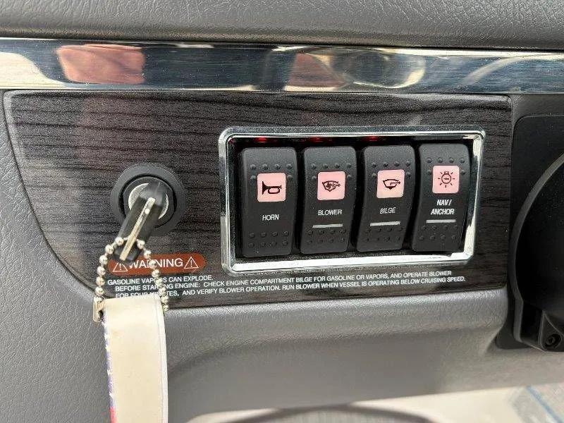 Slide: The Image of Chaparral 246 Surf 2017 - 60