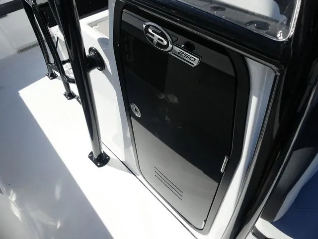 Slide: The Image of Sea Pro 250 DLX 2026 - 21