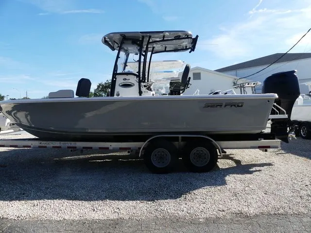 Slide: The Image of Sea Pro 250 DLX 2026 - 3