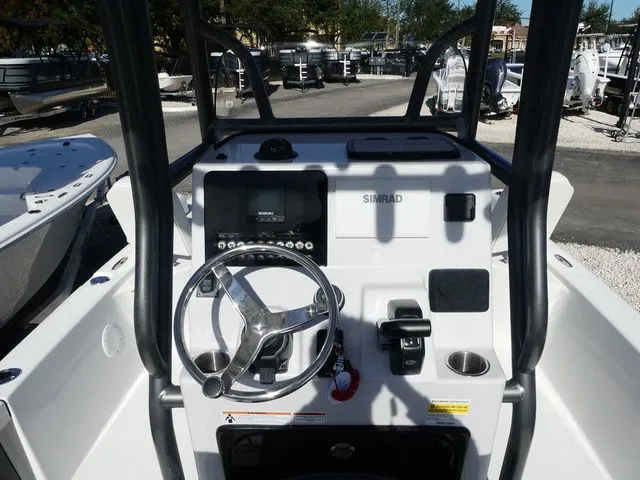 Slide: The Image of Sea Pro 230 DLX 2026 - 10