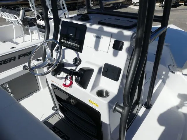 Slide: The Image of Sea Pro 230 DLX 2026 - 11