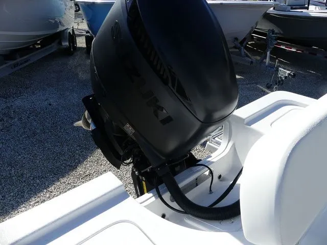 Slide: The Image of Sea Pro 230 DLX 2026 - 14