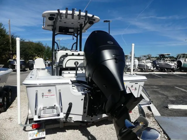 Slide: The Image of Sea Pro 230 DLX 2026 - 5