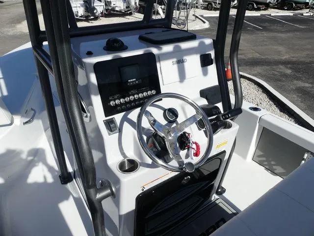 Slide: The Image of Sea Pro 230 DLX 2026 - 9