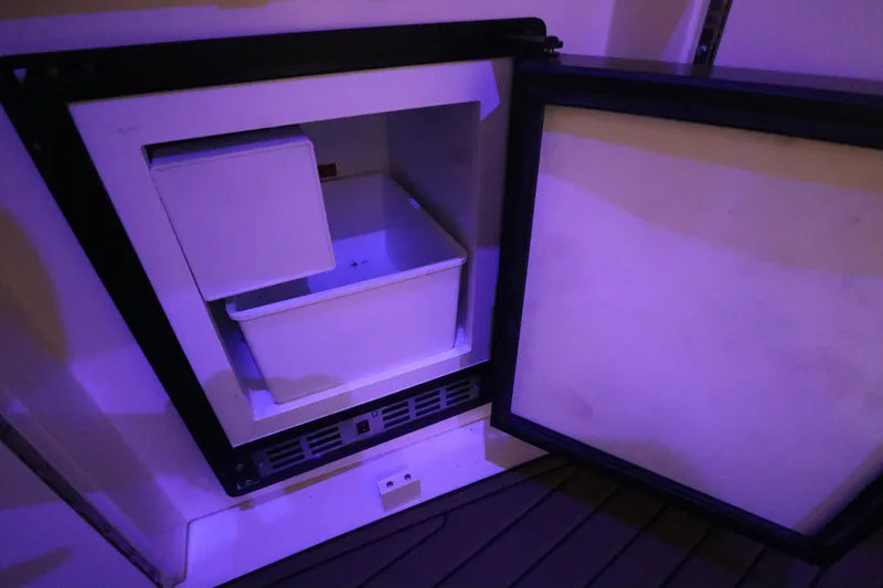 Slide: The Image of Sea Ray 340 Sundancer 1999 - 13