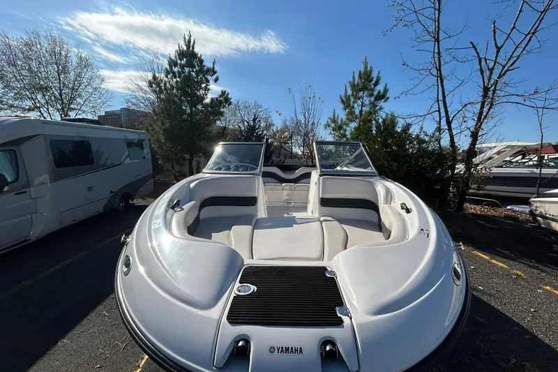 Slide: The Image of 2006 Yamaha Boats SX210 in a parking lot, surrounded by trees and vehicles. - 3