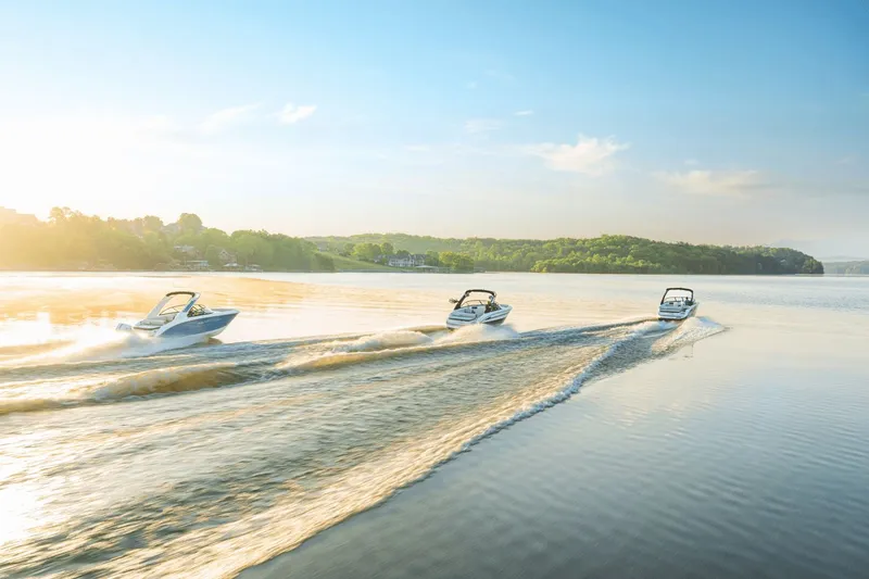 Slide: The Image of Sea Ray SDX 230 2026 - 21