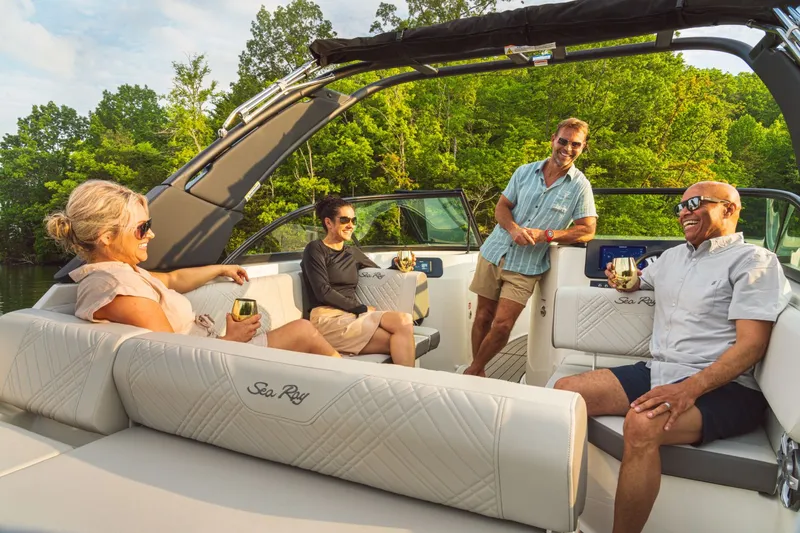 Slide: The Image of Sea Ray SDX 230 2026 - 4