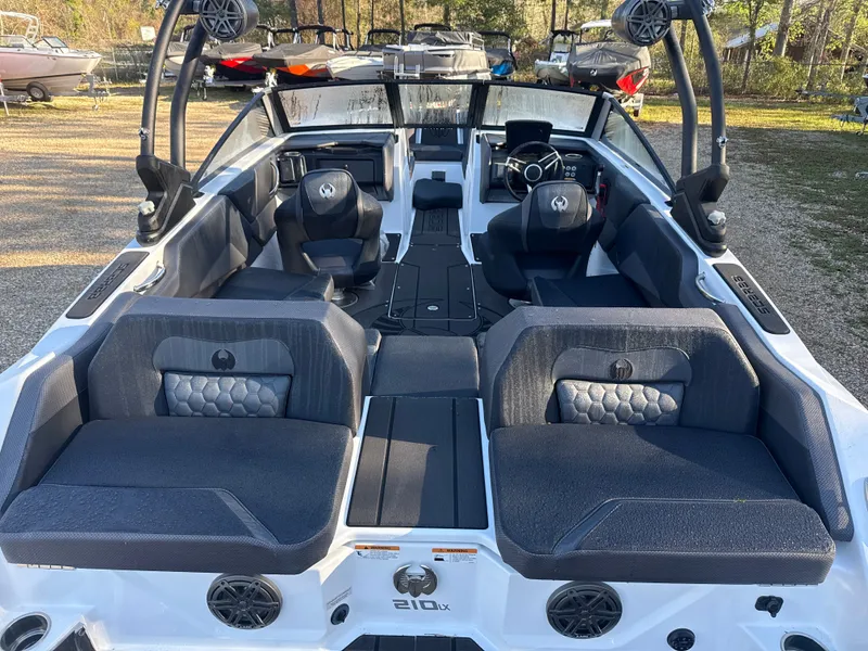 Slide: The Image of Scarab 210 LX 2026 - 10