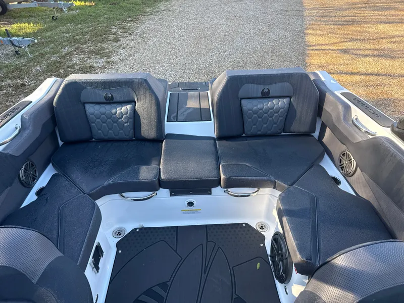 Slide: The Image of Scarab 210 LX 2026 - 11