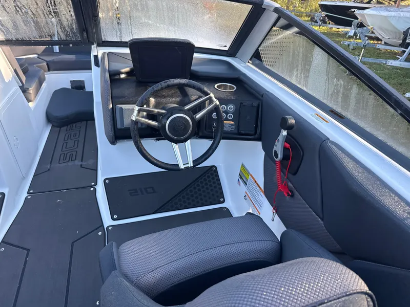 Slide: The Image of Scarab 210 LX 2026 - 13