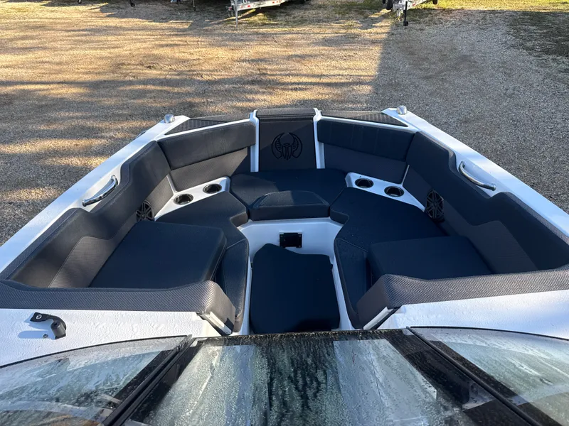 Slide: The Image of Scarab 210 LX 2026 - 14