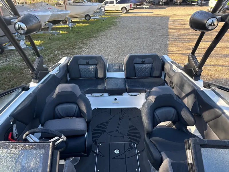 Slide: The Image of Scarab 210 LX 2026 - 16