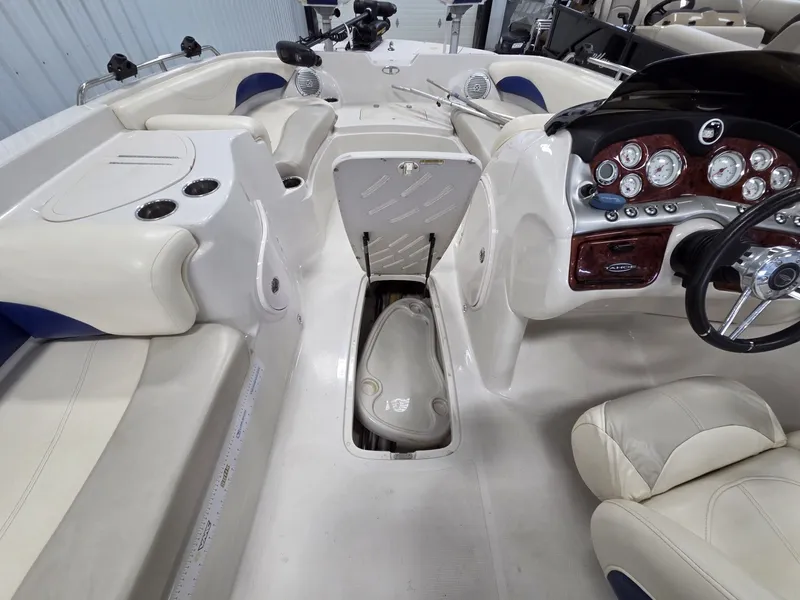 Slide: The Image of Tahoe 215 Xi 2010 - 19