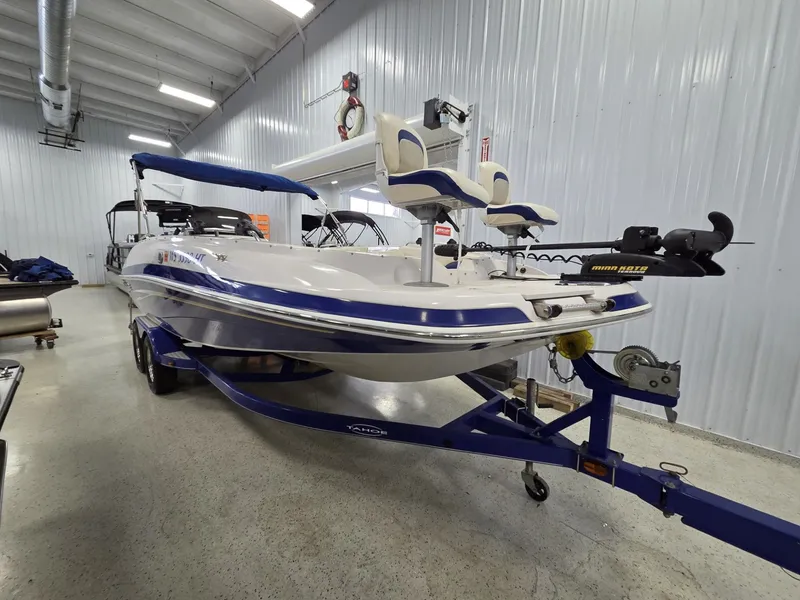 Slide: The Image of Tahoe 215 Xi 2010 - 3