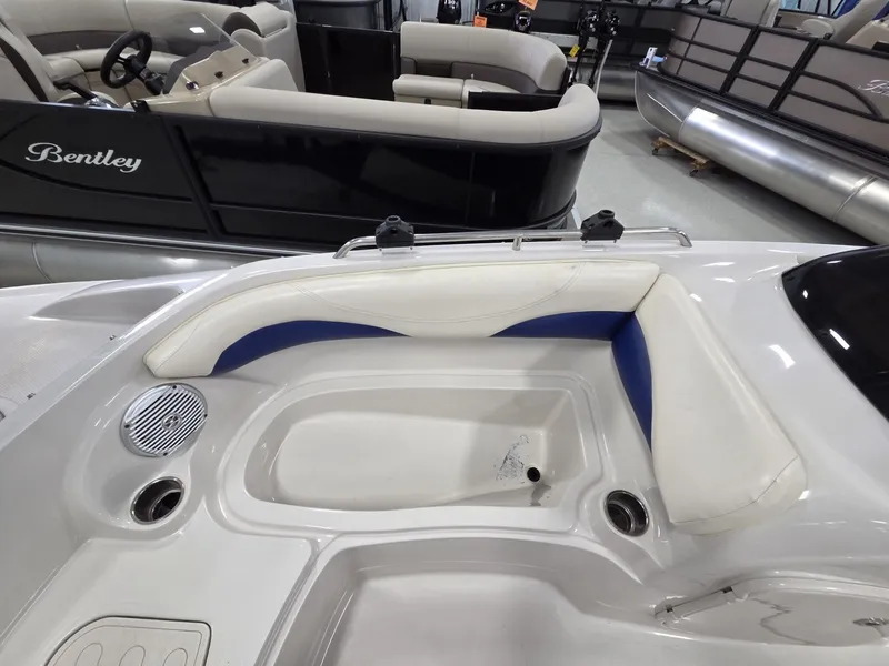 Slide: The Image of Tahoe 215 Xi 2010 - 30