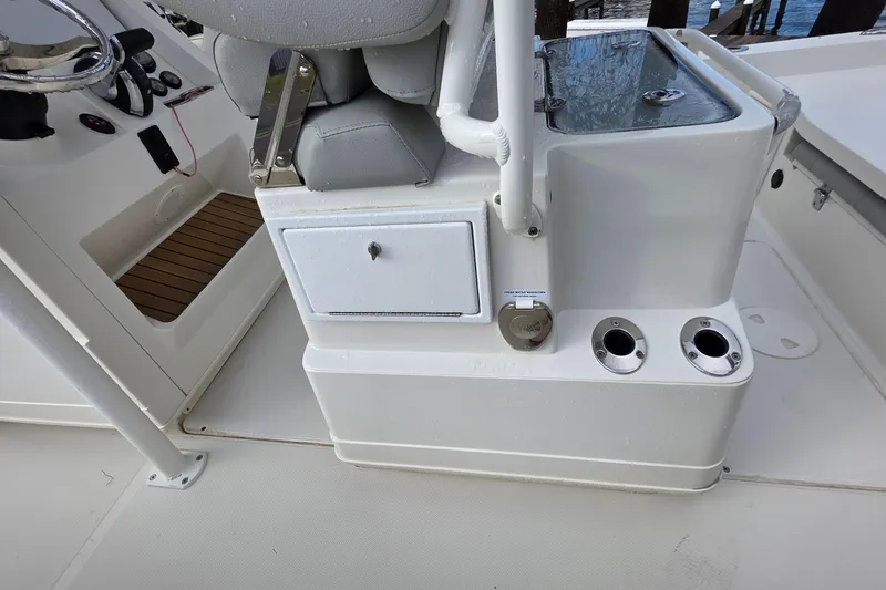 Slide: The Image of 2019 Ranger 2510 Bay Ranger boat interior with Simrad electronics and fishing rod holders. - 18