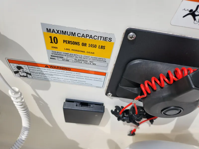 Slide: The Image of 2008 Glastron GT 249 boat capacity label, maximum 10 persons or 1450 lbs. - 13