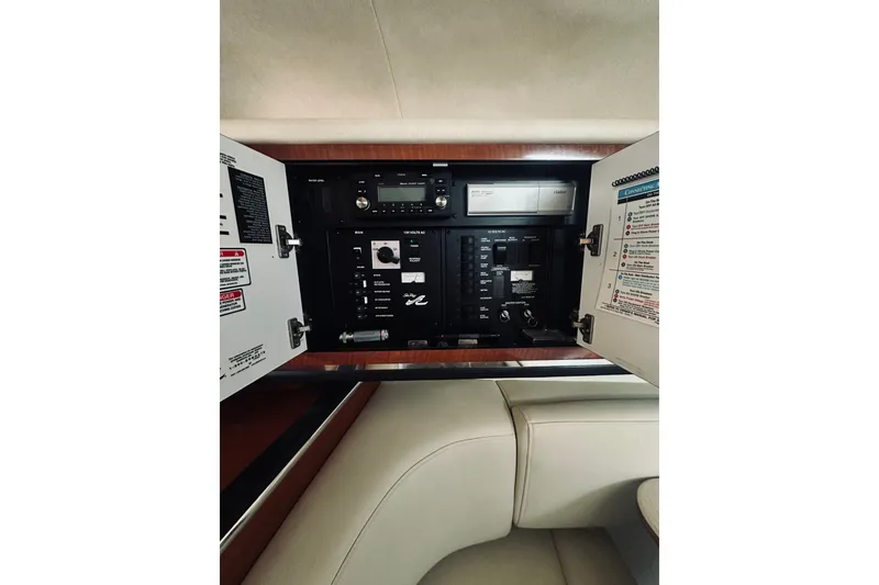 Slide: The Image of Sea Ray 290 Amberjack 2005 - 71
