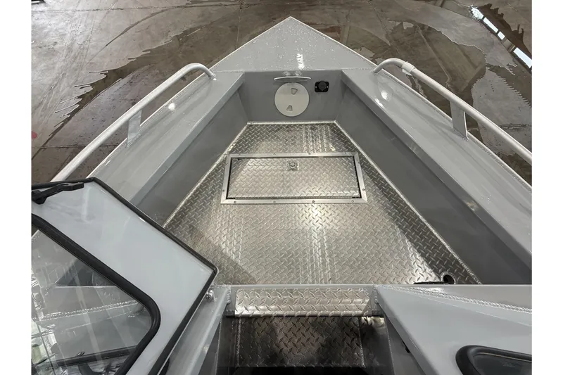 Slide: The Image of 2026 Hewescraft 190 Sea Runner ET boat interior with diamond plate flooring. - 24