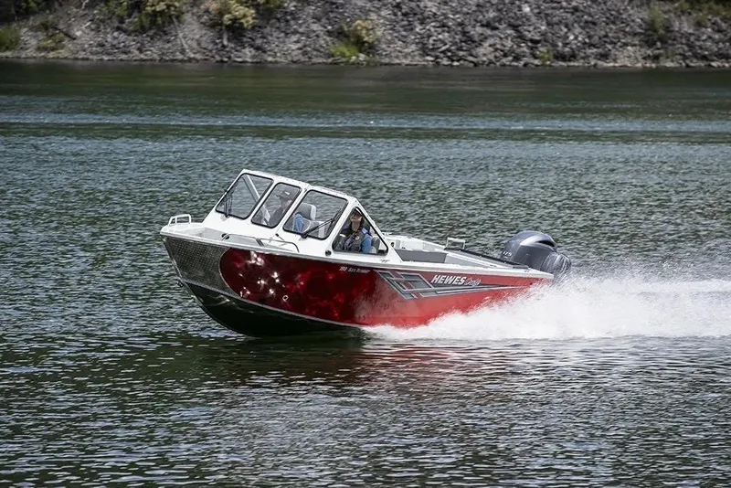 Slide: The Image of 2026 Hewescraft 190 Sea Runner ET boat cruising on a lake. - 30