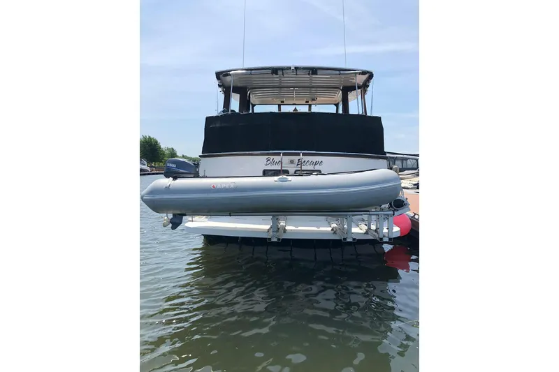 Slide: The Image of 44 Hatteras Tri Cabin - 3