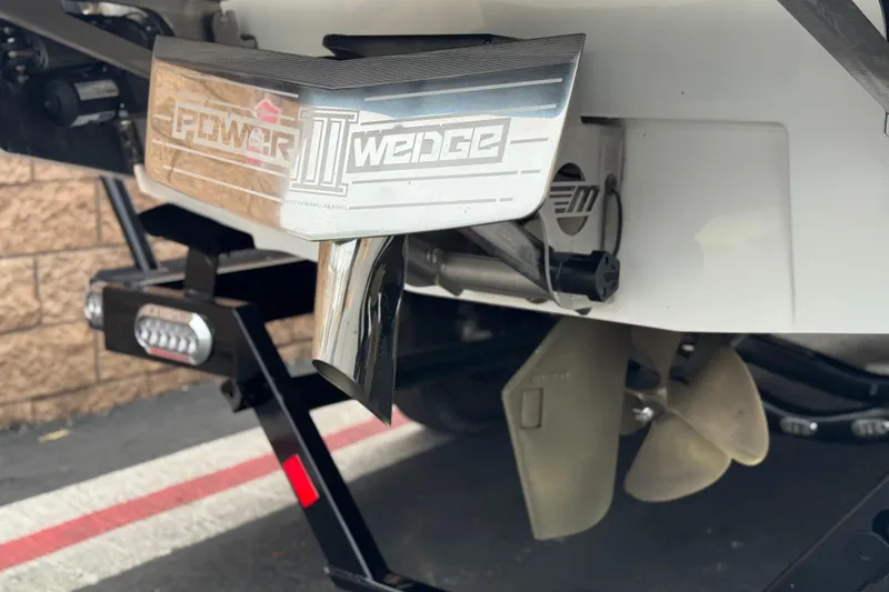 Slide: The Image of 2023 Malibu Wakesetter 21 LX Power Wedge III and propeller detail. - 8