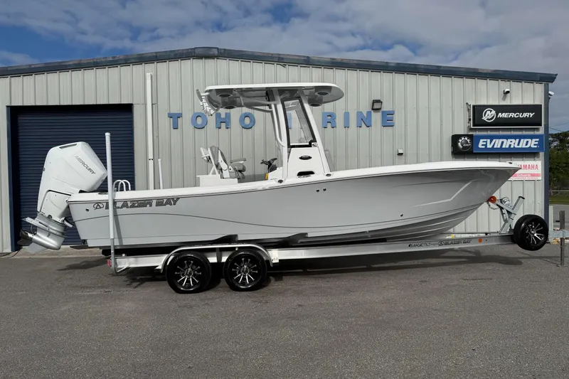 The Image of 2026 Blazer Bay Makaira 2600 boat on trailer at Toho Marine dealership. - 3
