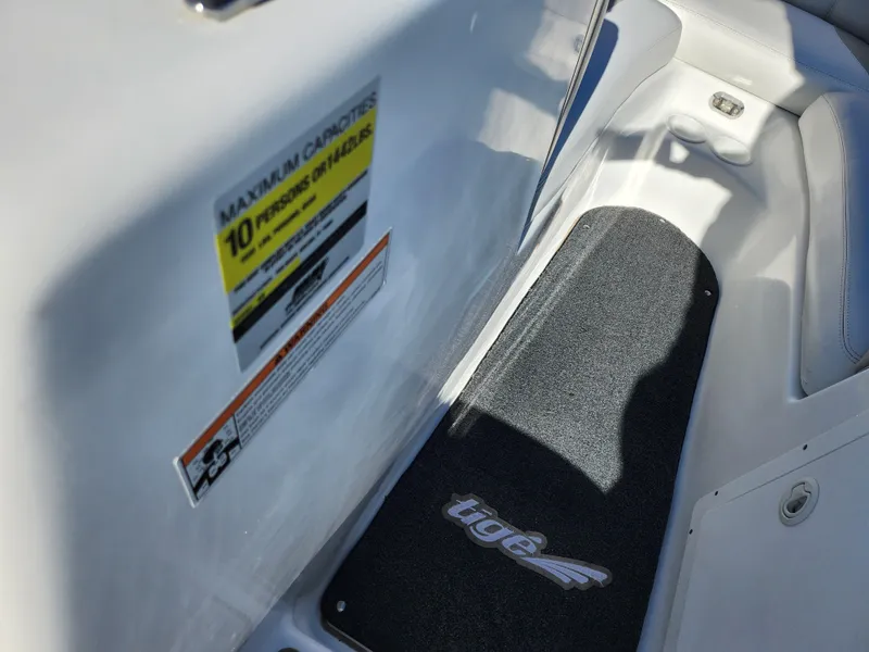 Slide: The Image of 2007 Tigé 22i boat interior with capacity label and branded mat. - 16