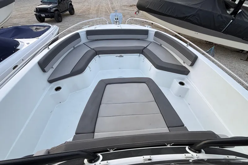 Slide: The Image of 2022 Jeanneau Leader 9.0 CC boat with spacious seating and modern design. - 39