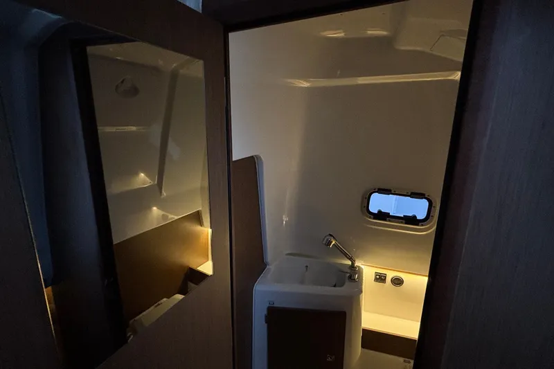 Slide: The Image of 2022 Jeanneau Leader 9.0 CC cabin interior with sink and window. - 43