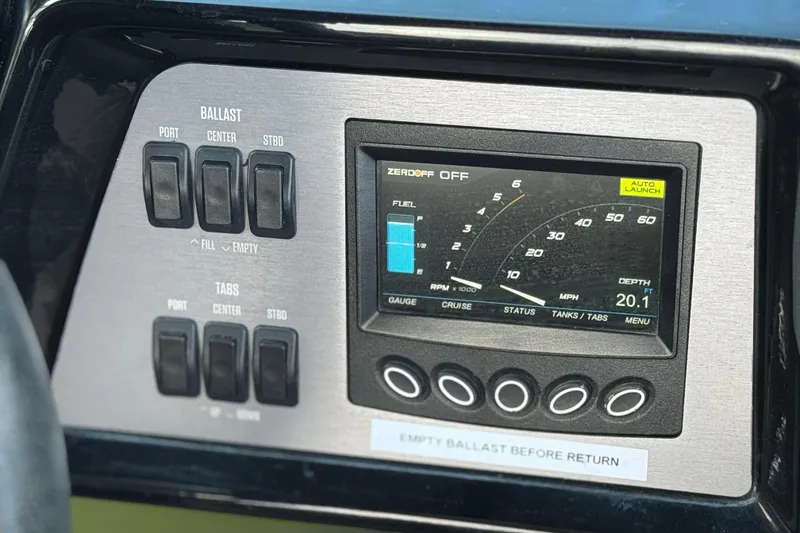 Slide: The Image of Control panel of 2023 MasterCraft NXT22 boat with ballast and display screen. - 30
