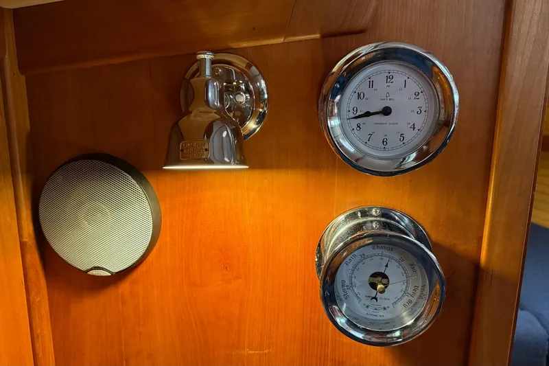 Slide: The Image of Wall-mounted clock and barometer on a Sabre 362 yacht, 2003 model. - 20