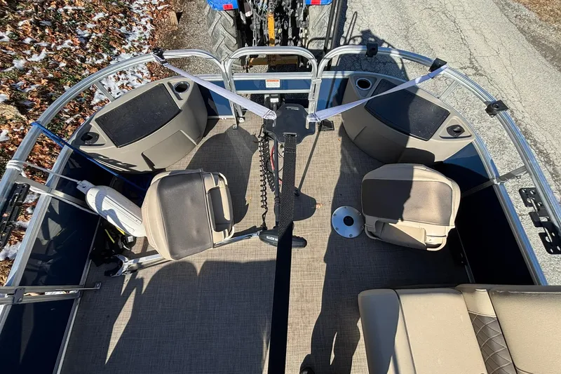 Slide: The Image of 2023 Sun Tracker Fishin' Barge 20 DLX interior with seating and fishing setup. - 4
