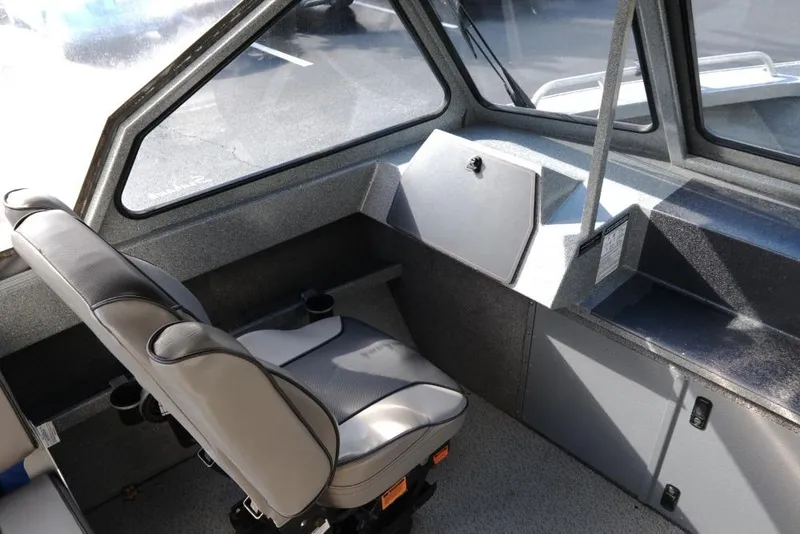 Slide: The Image of Interior of 2017 North River 21 SEAHAWK boat, featuring a comfortable captain's seat. - 18