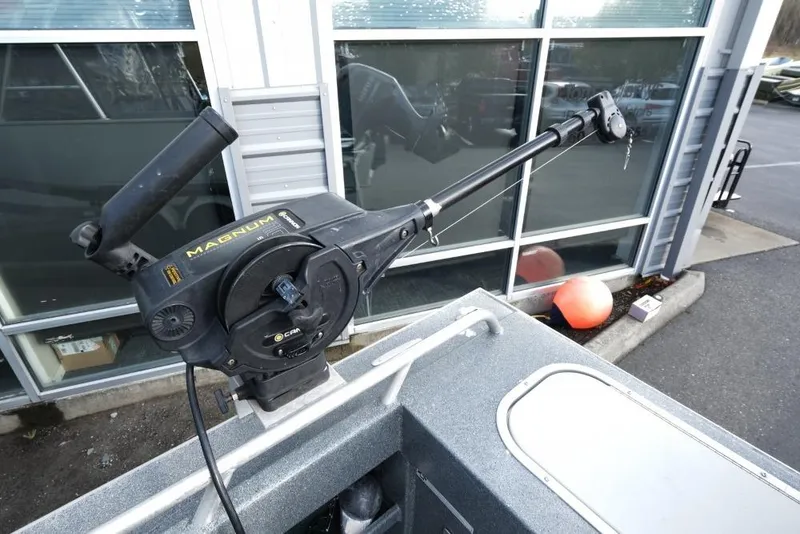 Slide: The Image of Magnum downrigger on 2017 North River 21 SEAHAWK boat, near a windowed building. - 9