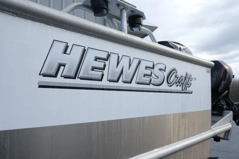 Slide: The Image of 2023 Hewescraft 270 ALASKAN ET HT boat with logo detail. - 8