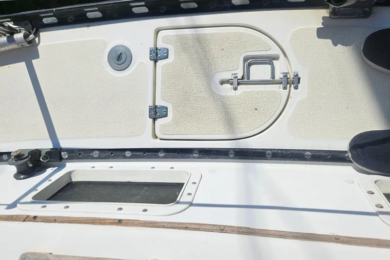 Slide: The Image of Deck of 1984 Endeavour 33 sailboat featuring hatch and hardware. - 29