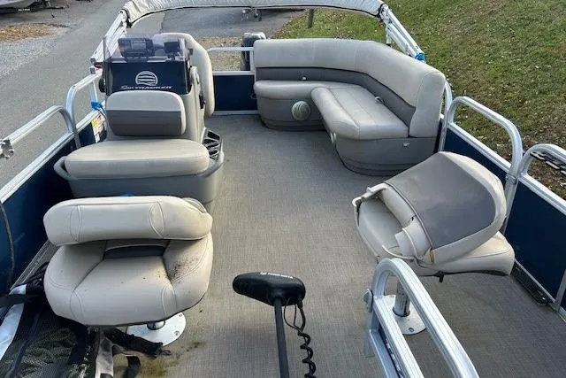 Slide: The Image of 2023 Sun Tracker Bass Buggy 16 XL Select pontoon boat interior with seating and steering console. - 11