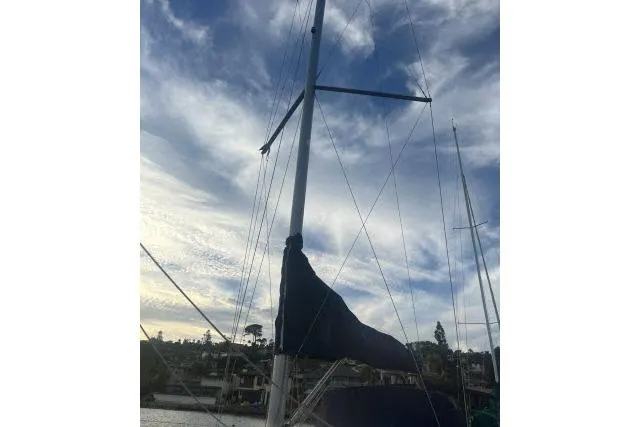 Slide: The Image of Sailboat mast of 1995 Hunter 336 against a cloudy sky. - 20
