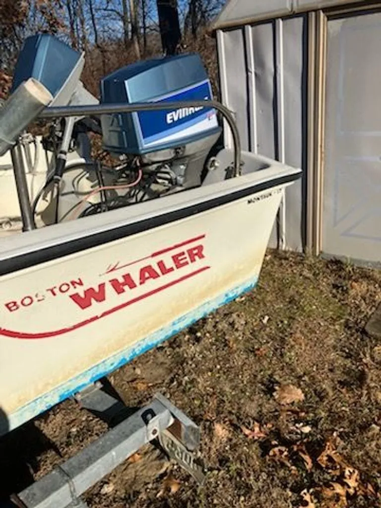 Slide: The Image of Boston Whaler Montauk 1986 - 10