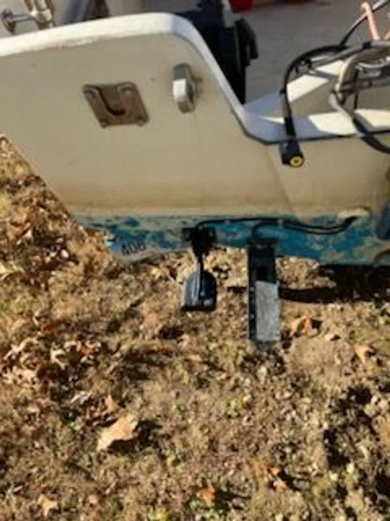 Slide: The Image of Boston Whaler Montauk 1986 - 14