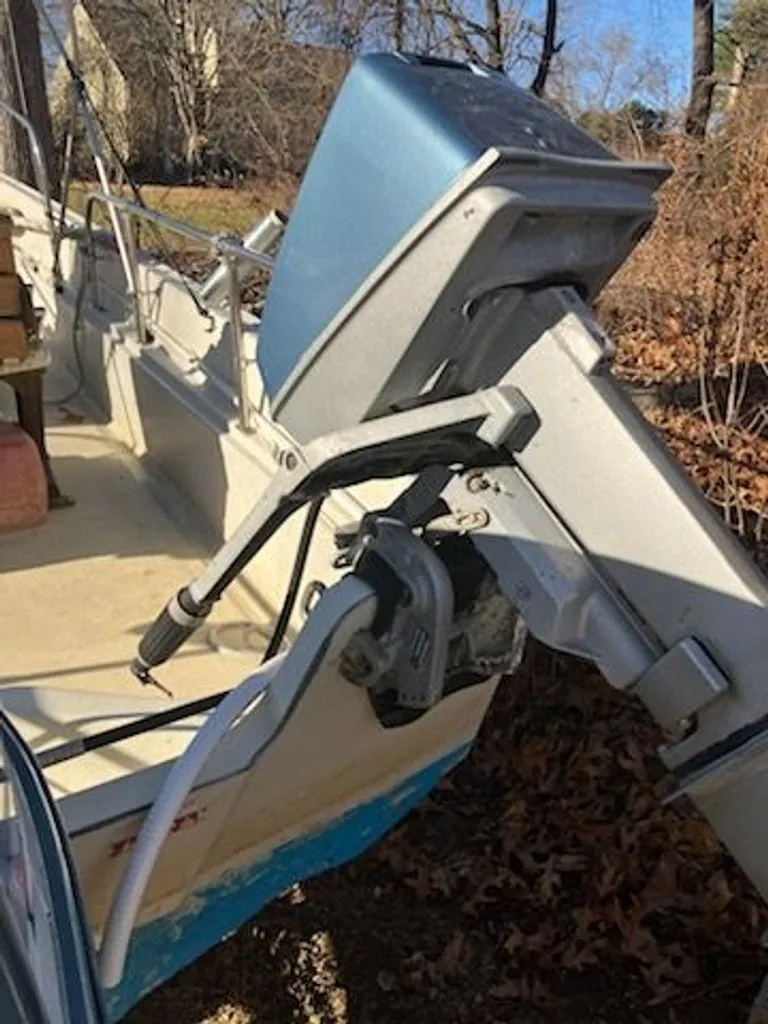 Slide: The Image of Boston Whaler Montauk 1986 - 32