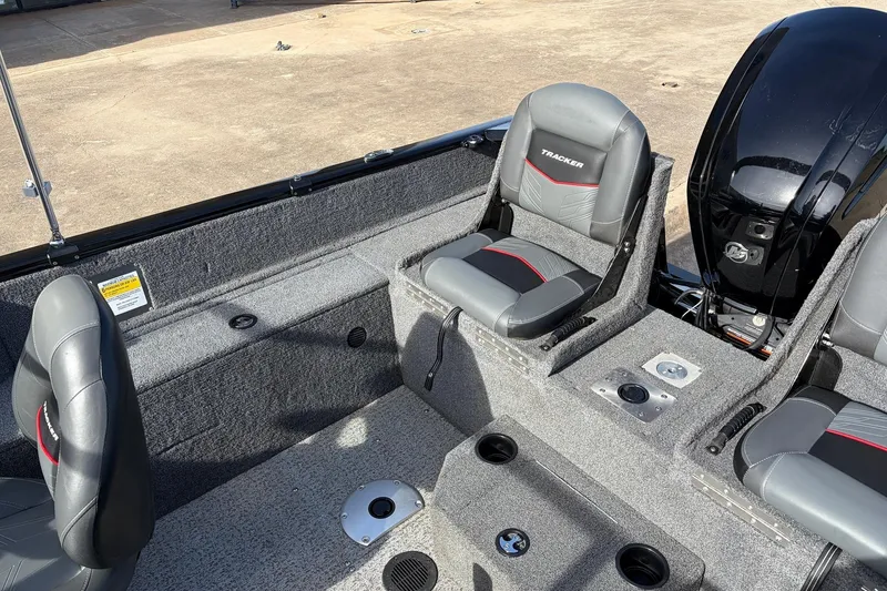 Slide: The Image of 2022 Tracker Pro Guide V-175 Combo boat interior with seating and motor. - 34