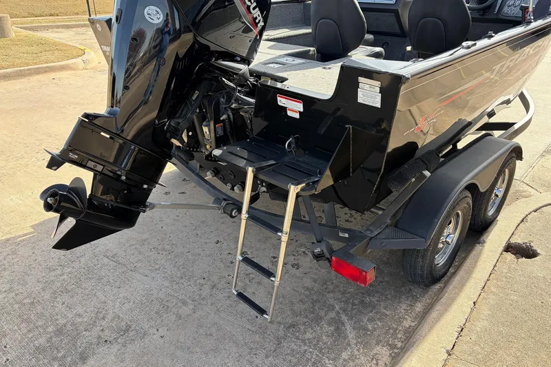 Slide: The Image of 2022 Tracker Pro Guide V-175 Combo boat with outboard motor and trailer. - 8