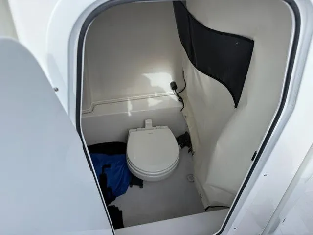 Slide: The Image of Sea Fox 248 Commander 2026 - 14